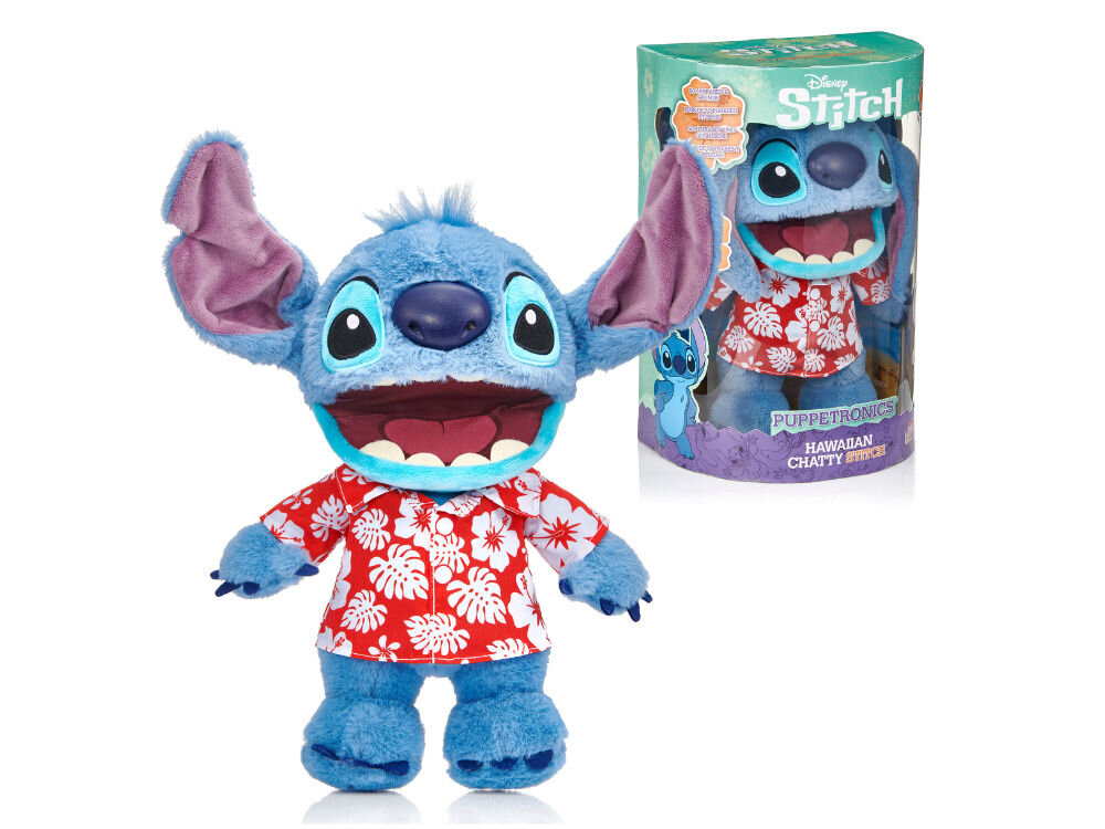 Zabawka interaktywna WOW Disney Aloha Stitch DIS-1027-01 Maskotka Disney Hawaiian Chatty Stitch w koszuli hawajskiej, stojąca obok opakowania kartonowego, na którym widnieje nazwa produktu Puppetronics Hawaiian Chatty Stitch