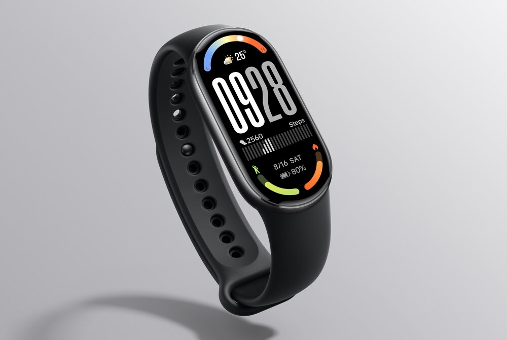 Czarny smartband z wyświetlaczem pokazującym godzinę 09:28, liczbę kroków 2560 oraz datę 8/16 SAT z poziomem naładowania 80%. Na ekranie widoczne są także ikony pogody i aktywności fizycznej.