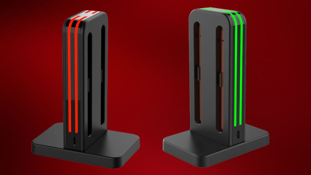 Stacja ładująca FROGGIEX FX-NS2-C1-B do Nintendo Switch 2 Czarny prezentacja urządzeń sygnalizujących stan baterii z czerwoną diodą i zieloną na czerwonym tle port USB-C jednoczesne ładowanie czterech kontrolerów Nintendo Switch 2 natężenie stabilne zasilanie wskaźniki LED informują o statusie kontrola nad stanem baterii