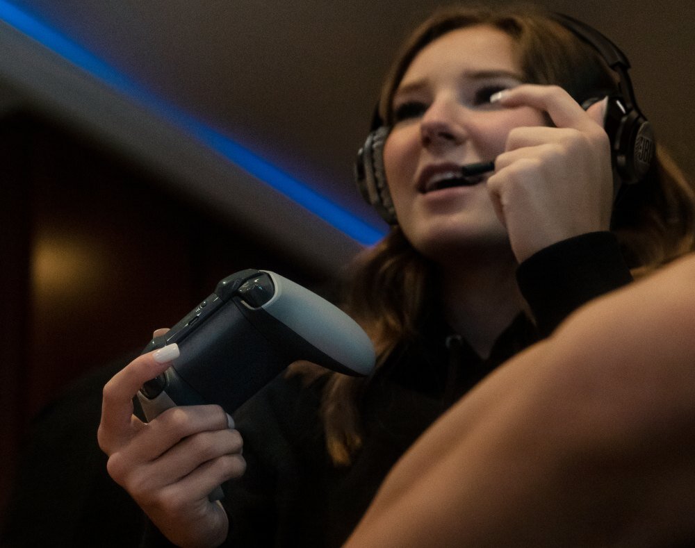 JBL QUANTUM 360 design komfort lekkość dźwięk jakość wrażenia słuchowe ergonomia lekkość sport aktywność podróże czas pracy działanie akumulator