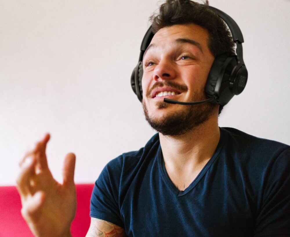 JBL QUANTUM 360 design komfort lekkość dźwięk jakość wrażenia słuchowe ergonomia lekkość sport aktywność podróże czas pracy działanie akumulator