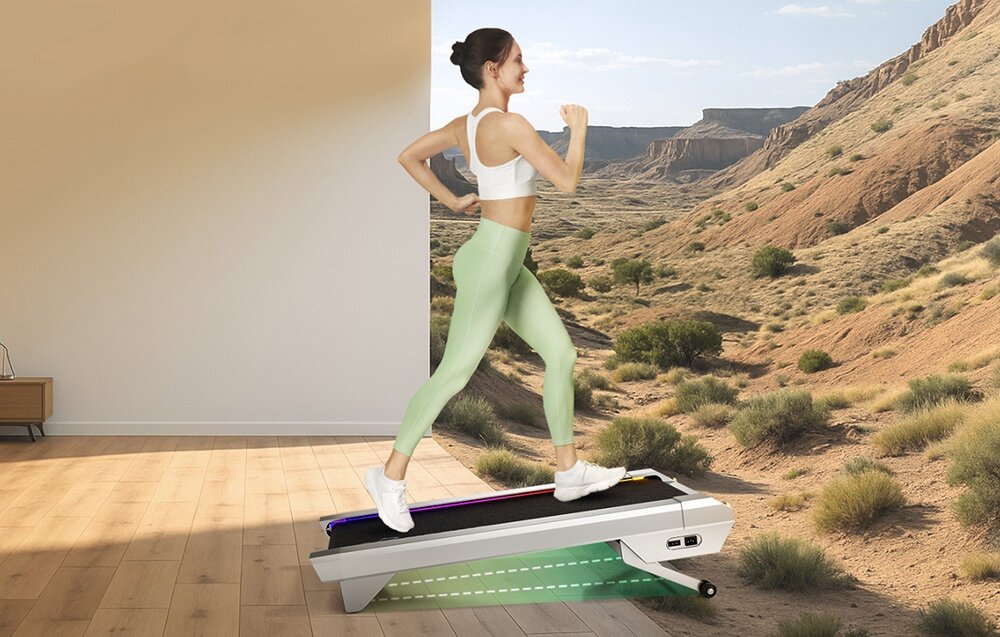 Bieżnia elektryczna UREVO CyberPad for Office 550W 6 km-h pomieszczenie osoba idzie na bieżni pod górkę system amortyzacji Hivetech z 12-punktową konstrukcją redukuje wstrząsy pilot z ekranem i funkcją szybkiego wyciszenia czujnik grawitacyjny zatrzymujący bieżnię w czasie rzeczywistym na wyświetlaczu