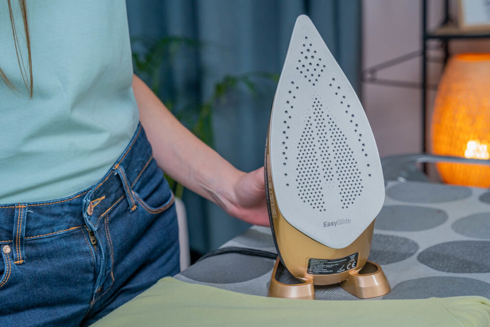 Żelazko GÖTZE & JENSEN IG701 PowerSteam ceramiczna stopa szybkie nagrzewanie i gładki poślizg