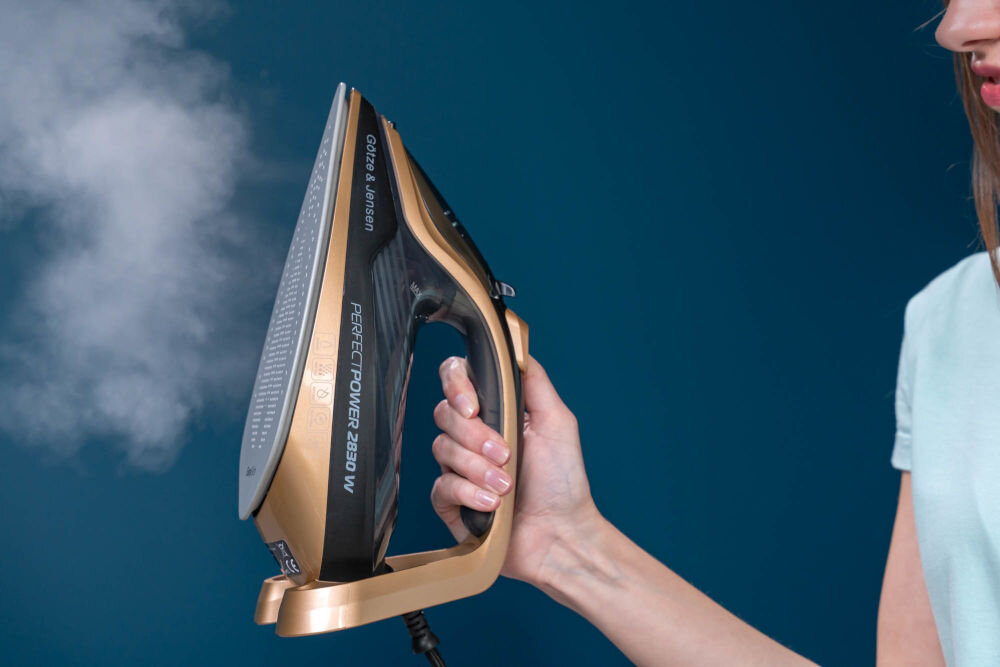 Żelazko GÖTZE & JENSEN IG701 PowerSteam wyrzut pary 250 g regulacja strumienia do różnych tkanin