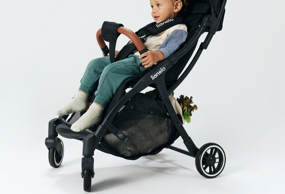 Wózek dziecięcy LIONELO Julie One Black Gold Czarno-złoty Pełna amortyzacja 5-punktowe pasy z miękkimi naramiennikami ochrona skóra wygoda komfort