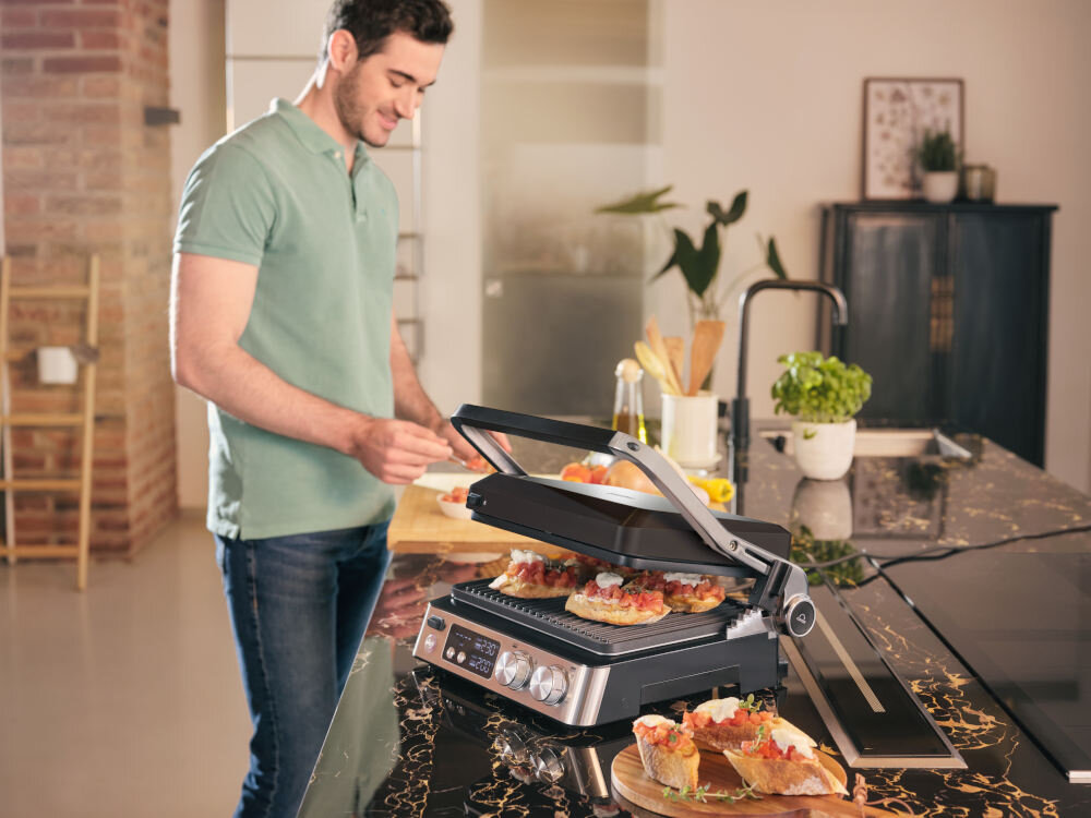 Grill BRAUN MultiGrill 7 CG7040 Czarny 3 ustawienia otwarty półotwarty zamknięty duża powierzchnia dwa rodzaje potrawy możliwości