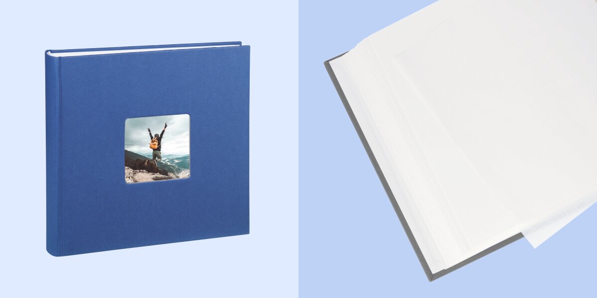 Zamknięty niebieski album na zdjęcia z okienkiem na własną fotografię oraz widok na puste, białe strony wewnątrz albumu.