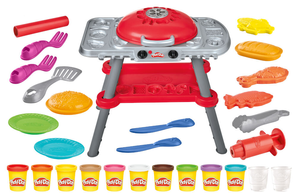 Ciastolina PLAY-DOH Skwierczący grill G05005L0 Kompletny zestaw Play-Doh Skwierczący Grill (Sizzlin' Grill). Widoczne wszystkie elementy: czerwono-srebrny grill na nóżkach, 10 pojemników ciastoliny, akcesoria (szczypce, talerze, szpatułki) oraz duże foremki do jedzenia (ryba, kukurydza, bułka).