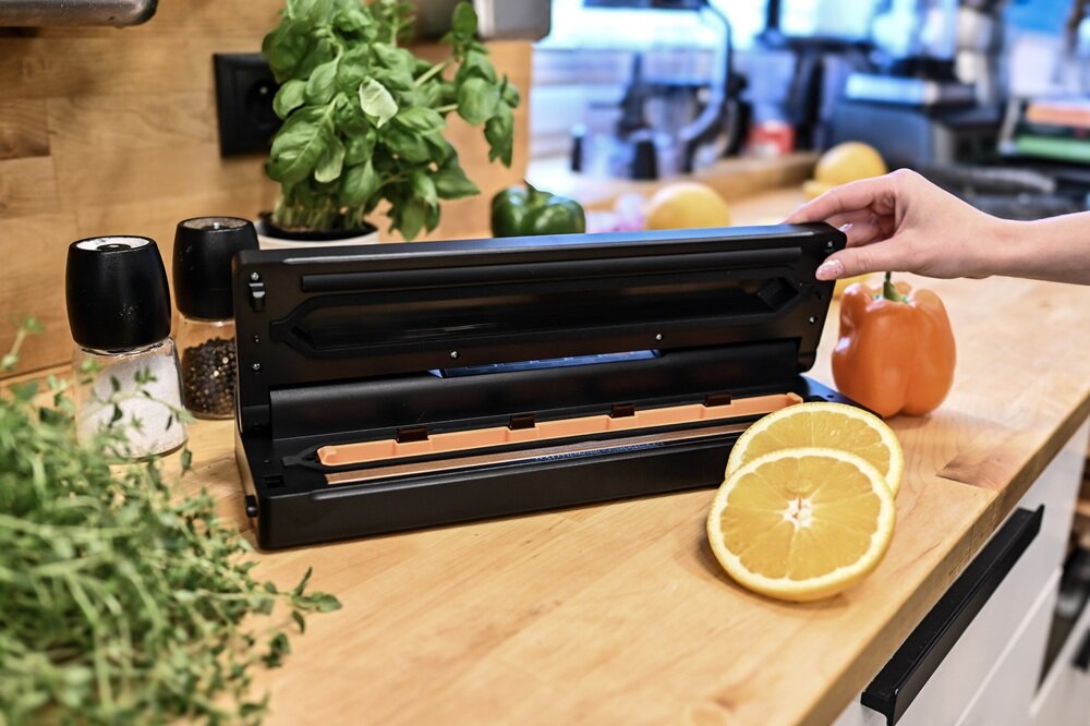 Zgrzewarka próżniowa KOHERSEN Matt Compact efektywne wykorzystanie produktów spozywczych, zachowanie porządku w lodówce, porcjowanie zakupów, pakowanie dań na wynos