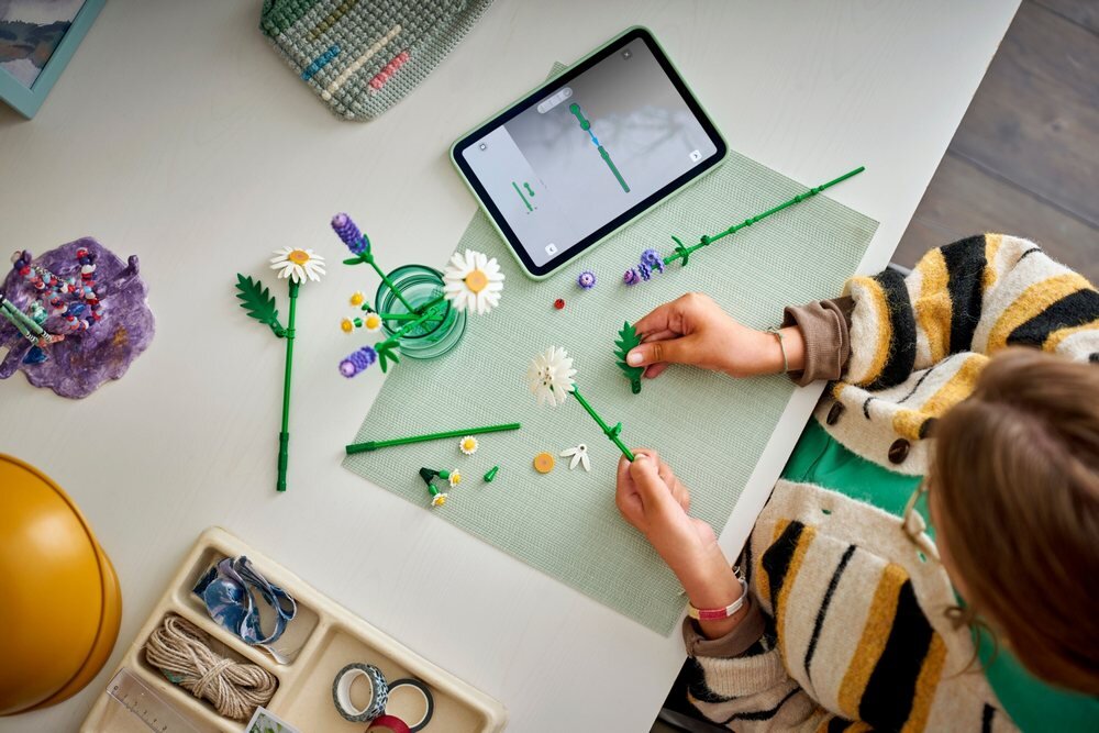 LEGO 11508 ICONS Stokrotki zdolności manualne rozwój dziecka koordynacja umiejętności wyobraźnia 
  