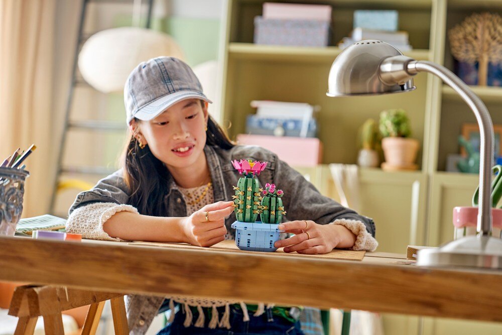 LEGO 11509 ICONS Kwitnący kaktus autentyczny odcień zieleni 16 cm wysokości, 11 cm szerokości i 9 cm głębokości