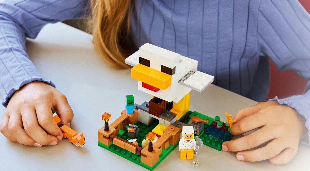 LEGO 21585 Minecraft Farma Kurczaków 11 cm wysokości, 14 cm szerokości i 12 cm głębokości 