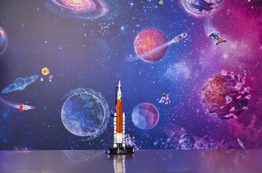 LEGO 42221 Technic Rakieta SLS NASA Artemis  kv lifestyle początek opisu sekcja nagłówkowa