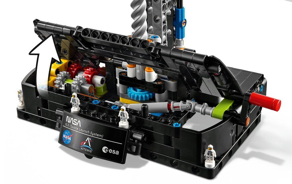 LEGO 42221 Technic Rakieta SLS NASA Artemis system startowy statek kosmiczny Orion cztery nanofigurki astronautów