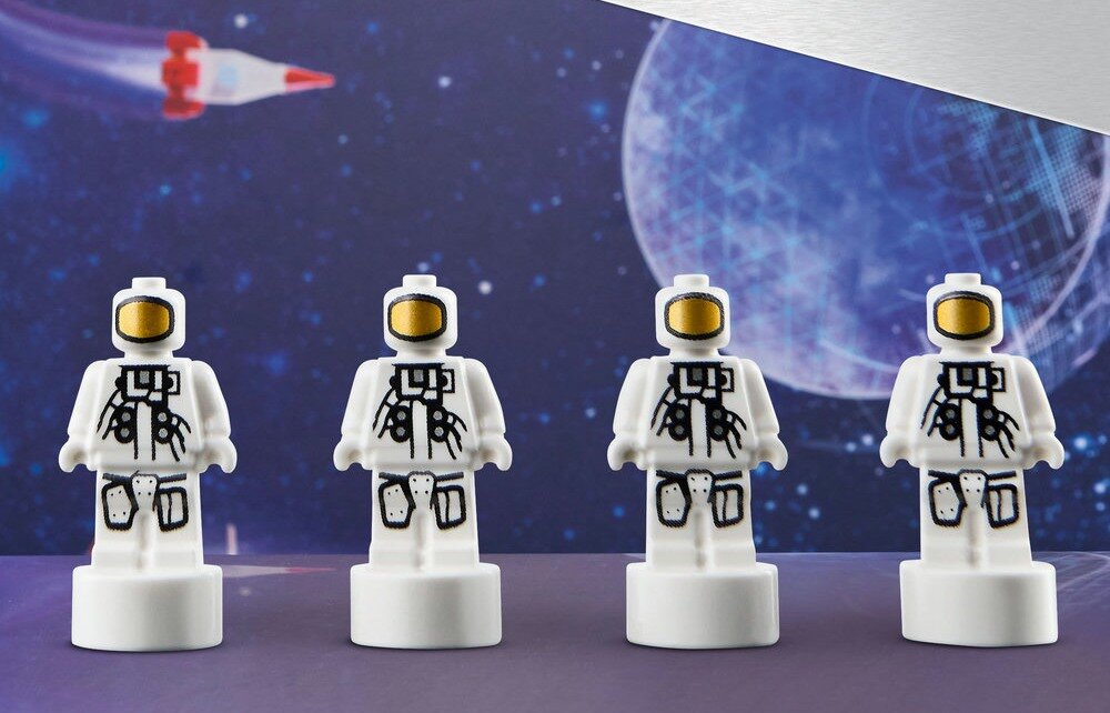 LEGO 42221 Technic Rakieta SLS NASA Artemis 632 elementów  70 cm, długości 16 cm i szerokości 8 cm