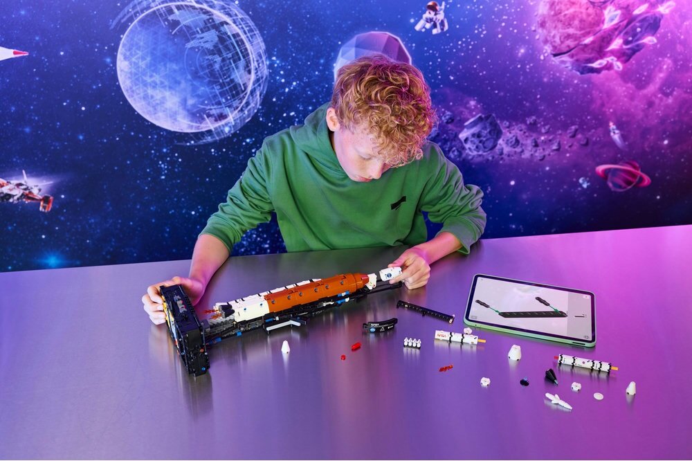 LEGO 42221 Technic Rakieta SLS NASA Artemis zdolności manualne rozwój dziecka koordynacja umiejętności wyobraźnia 
 