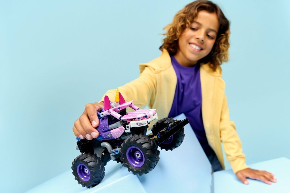 LEGO 42220 Technic Monster Jam Sparkle Smash z napędem typu pull-back  pomysł na prezent 