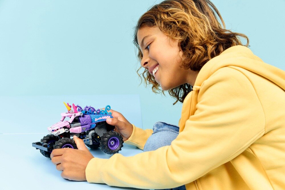 LEGO 42220 Technic Monster Jam Sparkle Smash z napędem typu pull-back 12 cm wysokości, 19 cm długości i 11 cm szerokości  