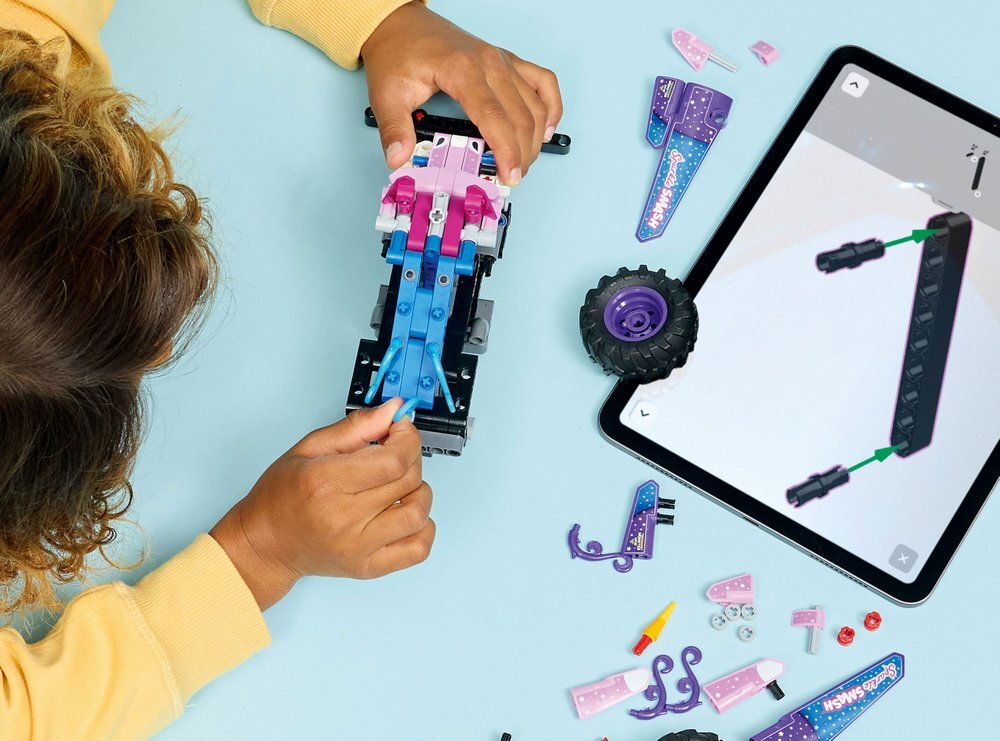 LEGO 42220 Technic Monster Jam Sparkle Smash z napędem typu pull-back  zdolności manualne rozwój dziecka koordynacja umiejętności wyobraźnia 
 
