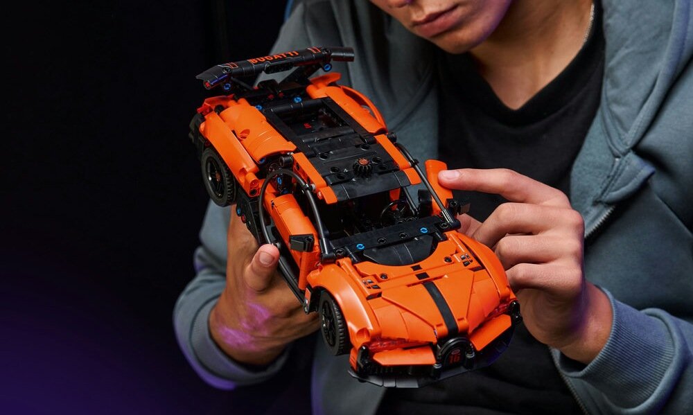 LEGO 42222 Technic hipersamochód Bugatti Chiron Pur Sport elementy opis konstrukcji wiek
 