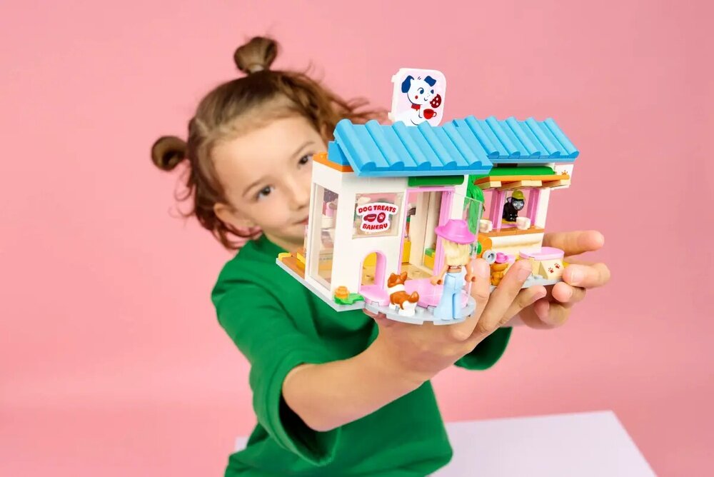 LEGO 42677 Friends Piekarnia z psimi przysmakami serial internetowy LEGO Friends: Następny rozdział Heartlake City  12 cm wysokości, 19 cm szerokości i 12 cm głębokości