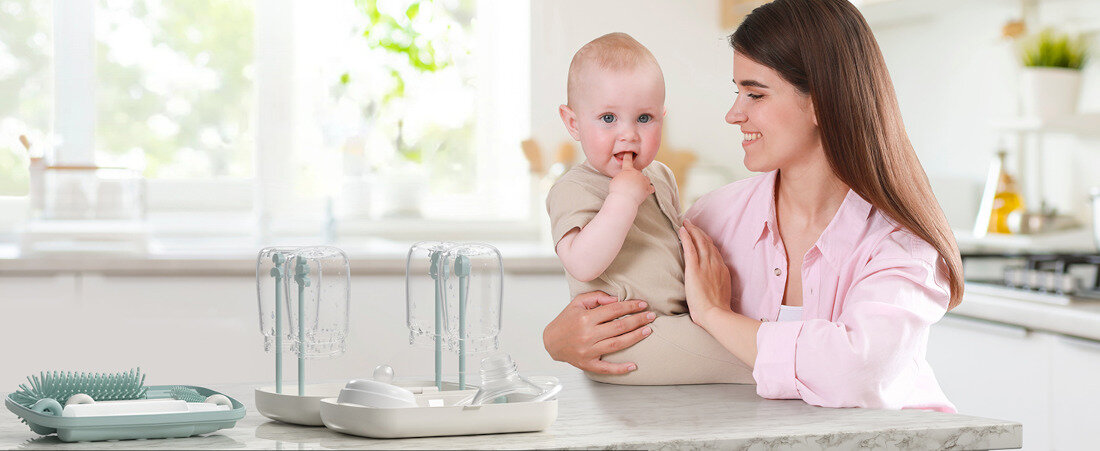 Zestaw szczotek do czyszczenia butelek MOMCOZY 7w1 Zielony wygląd design tło prezentacja wizualizacja Higiena bez kompromisów