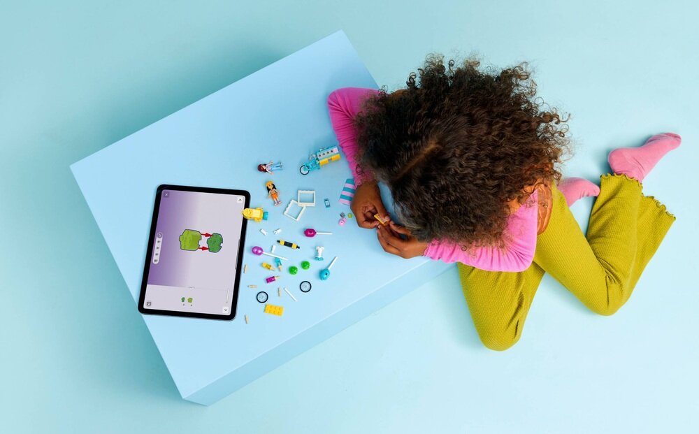 LEGO 42692 Friends Stoisko z lodami i balonami zdolności manualne rozwój dziecka koordynacja umiejętności wyobraźnia 
 