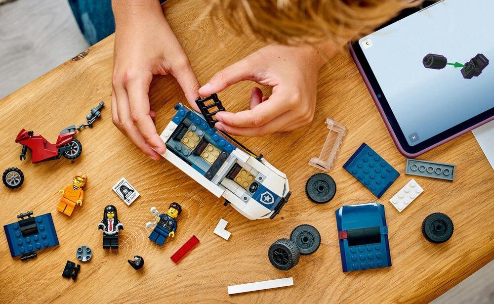 LEGO 60479 City Furgonetka policyjnego konwoju więziennego  zdolności manualne rozwój dziecka koordynacja umiejętności wyobraźnia 
 