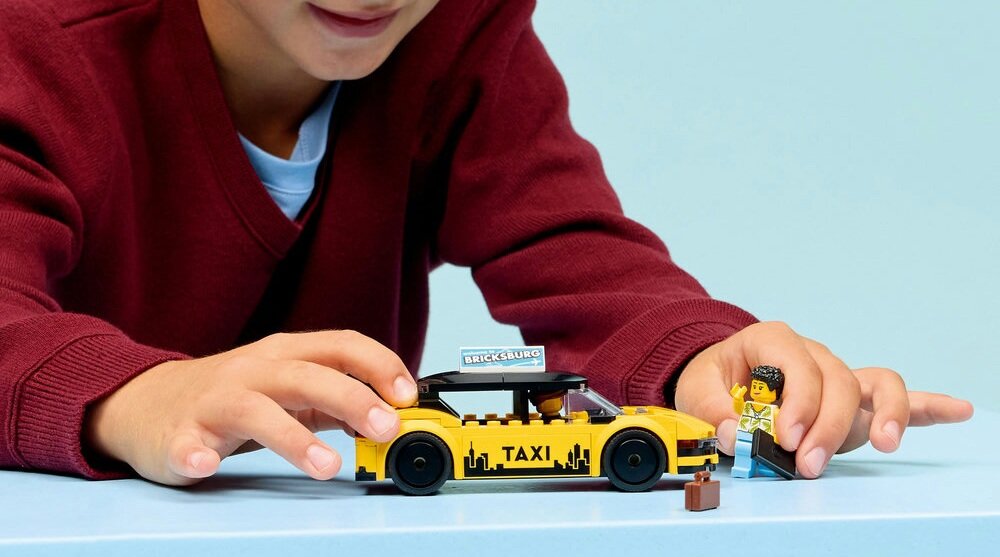 LEGO 60487 City Żółta taksówka elementy opis konstrukcji wiek imitacja silnika elektrycznego
 