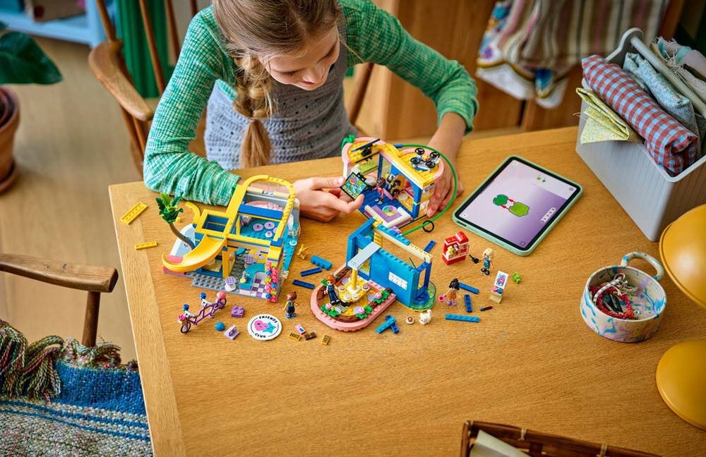 LEGO 42689 Friends Domek klubu przyjaciół z Heartlake zdolności manualne rozwój dziecka koordynacja umiejętności wyobraźnia 
 