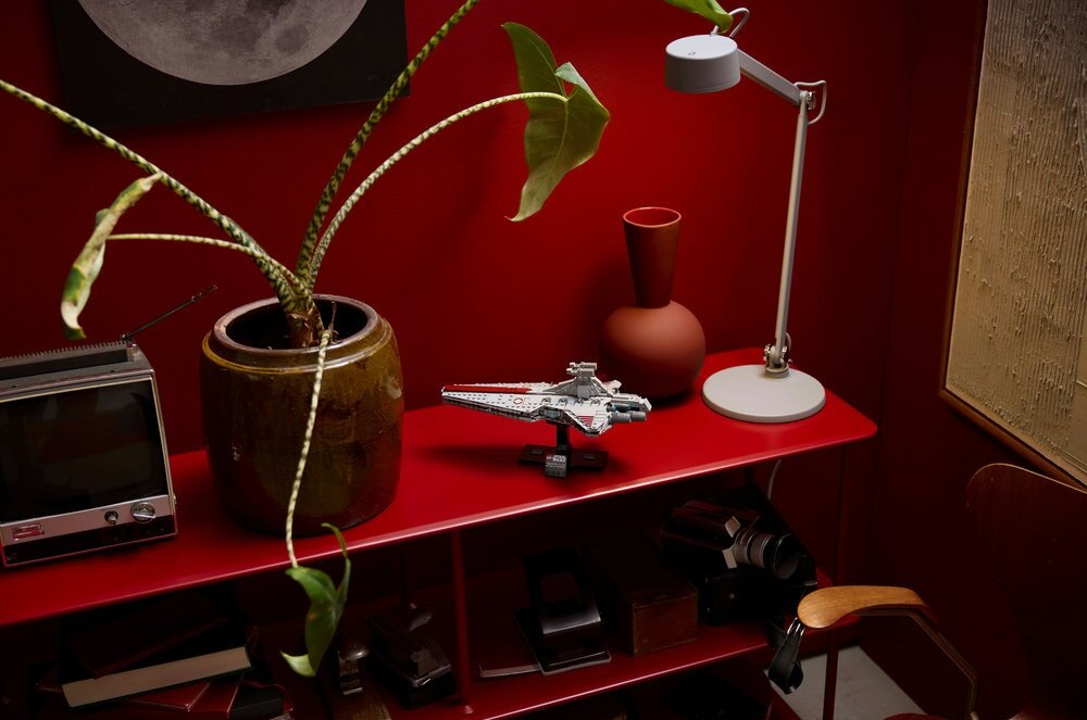 LEGO 75441 Star Wars Krążownik szturmowy typu Venator   kv lifestyle początek opisu sekcja nagłówkowa