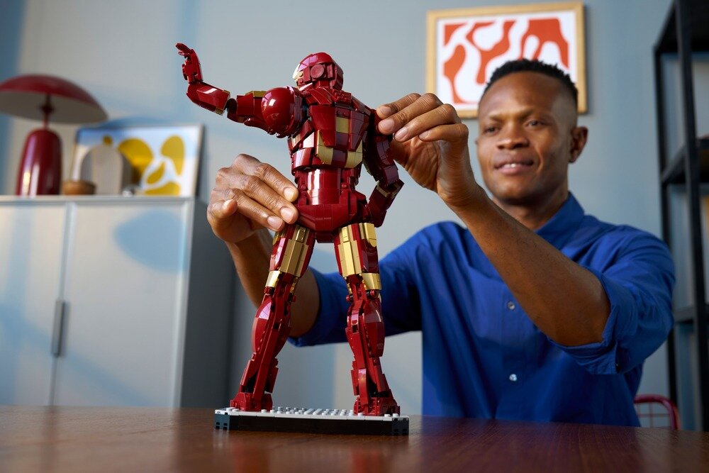 LEGO 76344 Marvel Iron Man Mark 3 — edycja kolekcjonerska budowanie zmienne ustawienie szyi, talii, ramion, nadgarstków i dłoni 