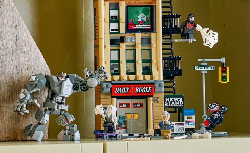 LEGO 76342 Marvel Spider-Man kontra Mysterio: Daily Bugle 33 cm wysokości, 20 cm szerokości i 6 cm głębokości prezent seria kolekcja
 