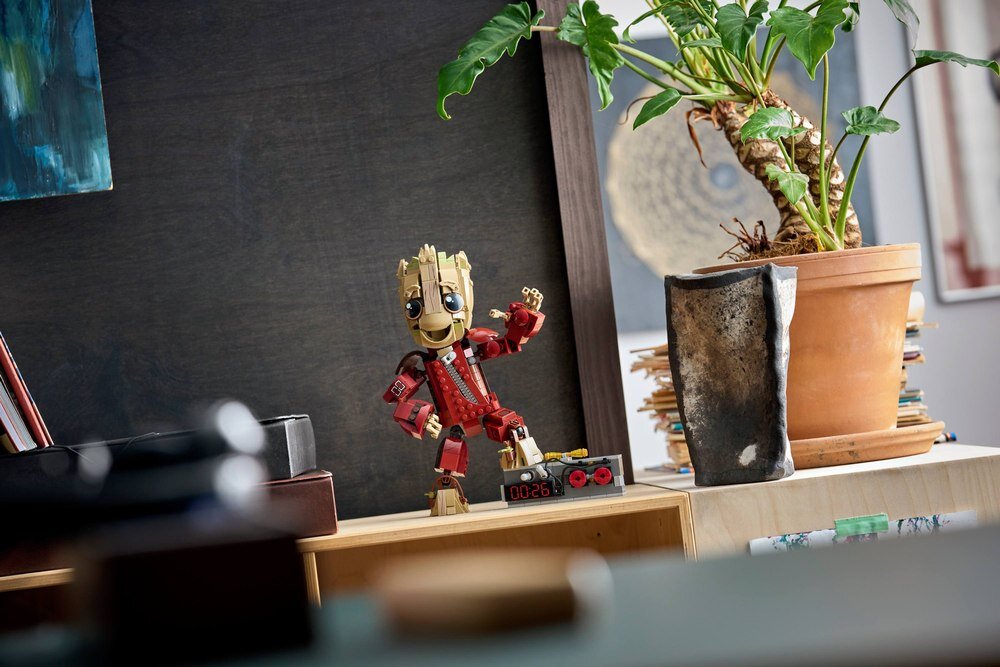 LEGO 76341 Marvel Groot w stroju Ravagera   kv lifestyle początek opisu sekcja nagłówkowa