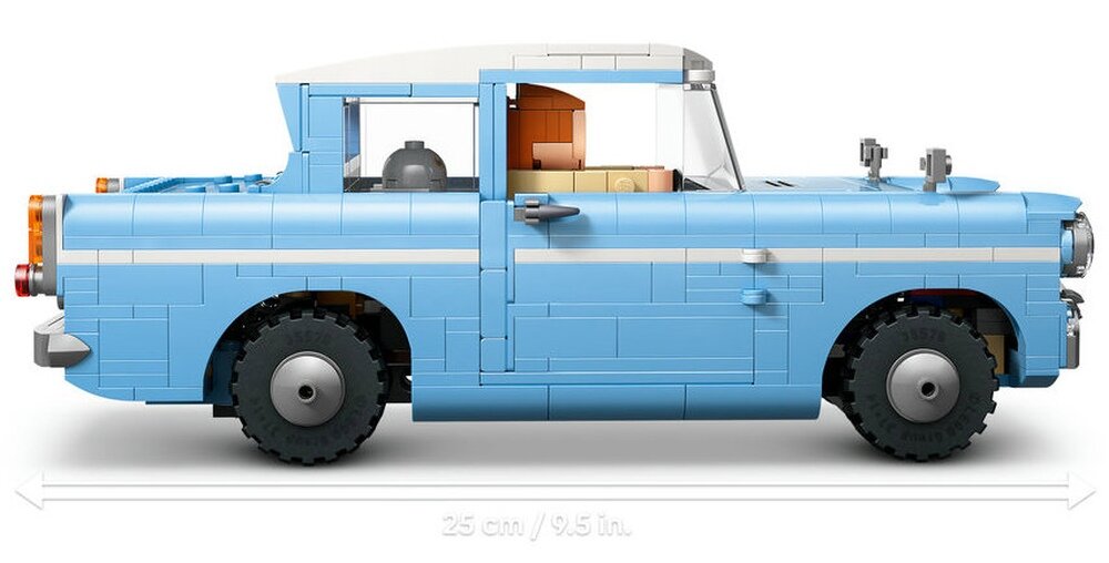 Model samochodu z klocków LEGO w kolorze niebieskim z białym dachem, przedstawiający klasyczny pojazd. Pod nim widoczny jest napis \'25 cm / 9.5 in.\'.