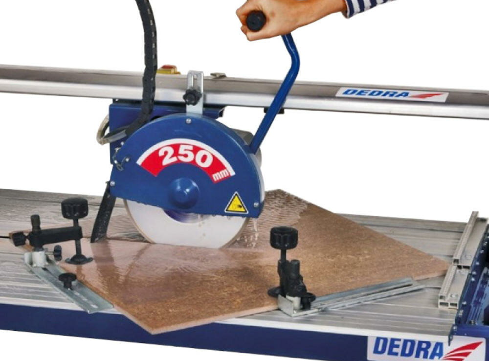 DEDRA-DED7824 przecinarka glazura cięcie płytki okładzinowe podłogowe ścienne cegła kamień materiały ceramiczne silnik jednofazowy indukcyjny system obróbki mokro woda prędkość obrotowa piła tarczowa