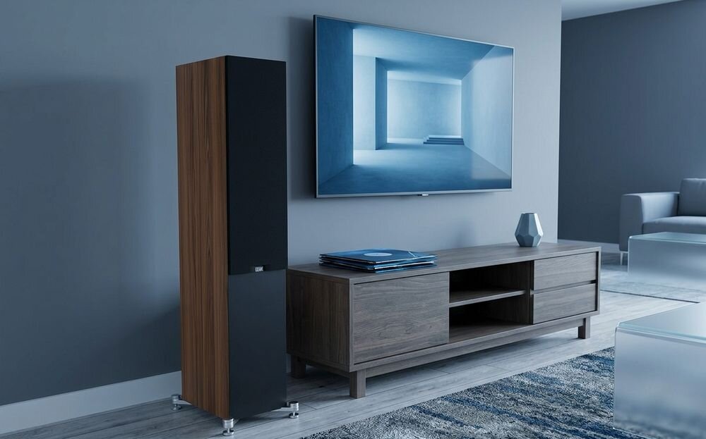 ELAC Debut 3.0 F5.3 kolumna głośnikowa podłogowa 3-drożna kino domowe stereo wysoka jakość dźwięku, kolumna stojąca w pomieszczeniu