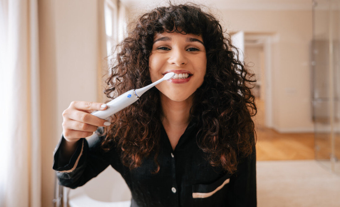 Szczoteczka soniczna TRUELIFE SonicBrush Clean70 UV Biały Możliwość dopasowania trybu Pięć trybów pracy Clean, Sensitive, Shine, Whiten, Massage czyszczenie potrzeby