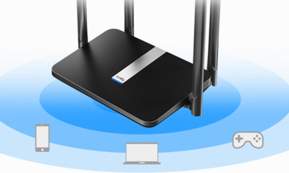 Czarny router z czterema antenami, na którym widnieje logo \'cudy\'. W tle ikony urządzeń: smartfon, laptop i kontroler do gier, symbolizujące połączenie bezprzewodowe.