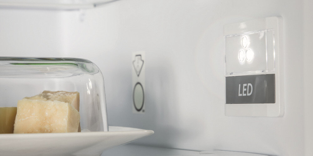 LODÓWKA WHIRLPOOL WB70I 953 X Aqua Oświetlenie LED jasne światło widocznośc wnętrza oświetlenie