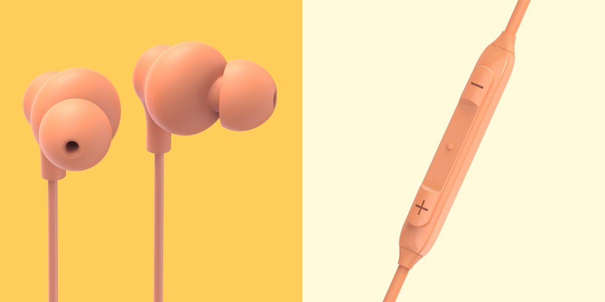 Zbliżenie na brzoskwiniowe/różowe słuchawki douszne Hama. Po lewej obie końcówki douszne z widocznymi portami akustycznymi. Po prawej pilot na kablu z dwoma przyciskami do kontroli głośności (+ i -).