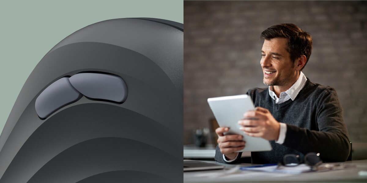 Zbliżenie na duże, ergonomiczne przyciski kciukowe na boku myszy (po lewej) oraz uśmiechnięty mężczyzna używający tabletu w biurze (po prawej), sugerujący komfortową pracę.