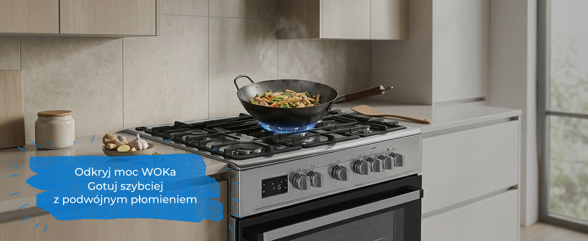 Na kuchence gazowej stoi patelnia z jedzeniem, a obok znajduje się deska do krojenia z warzywami. Na obrazie widoczny jest tekst: \'Odkryj moc WOKa Gotuj szybciej z podwójnym płomieniem\'.