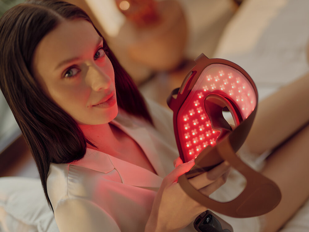 Maska LED GARETT BEAUTY Skin Ritual Face & Neck Brązowy skuteczna, bezpieczna, cztery rodzaje światła, wsparcie produkcji kolagenu, wyrównanie kolorytu skóry