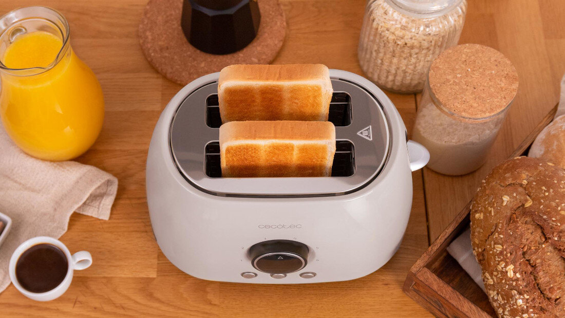 Toster CECOTEC ClassicToast 8000 Double Beżowy Dużo miejsca na pieczywo Dwa szerokie otwory o szerokości 3,8 cm dla całej rodziny