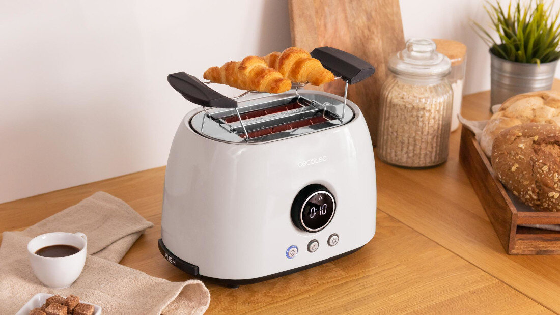 Toster CECOTEC ClassicToast 8000 Double Beżowy Podgrzewanie bułek i rogali Praktyczna górna półka  podgrzewanie bułek, rogalików czy słodkich wypieków Funkcja wysokiego podnoszenia Tacka na okruchy Antypoślizgowa podstawa schowek na kabel estetyka
