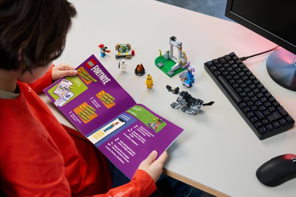 LEGO 77075 Fortnite Skórek i Iskra oraz obóz bonusowy strój Iskry w grze LEGO Fortnite