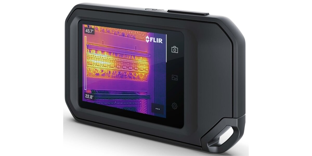 Kamera termowizyjna FLIR C8 na białym tle.