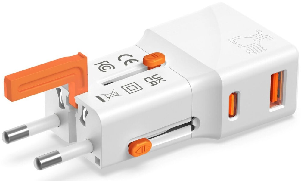 Ładowarka podróżna 4SMARTS Nomad Pocket 25W
                ładowarka na białym tle niewielkie wymiary składane wtyki przemyślana konstrukcja