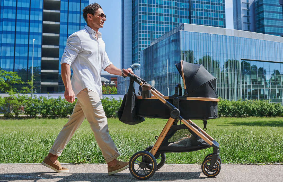 Wózek wielofunkcyjny KINDERKRAFT Esme 2w1 Czarny design tło wizualizacja prezentacja funkcjonalność na co dzień